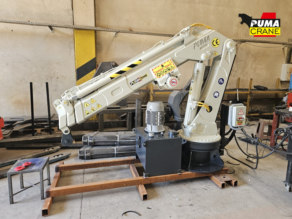 Knuckle Boom Crane 1