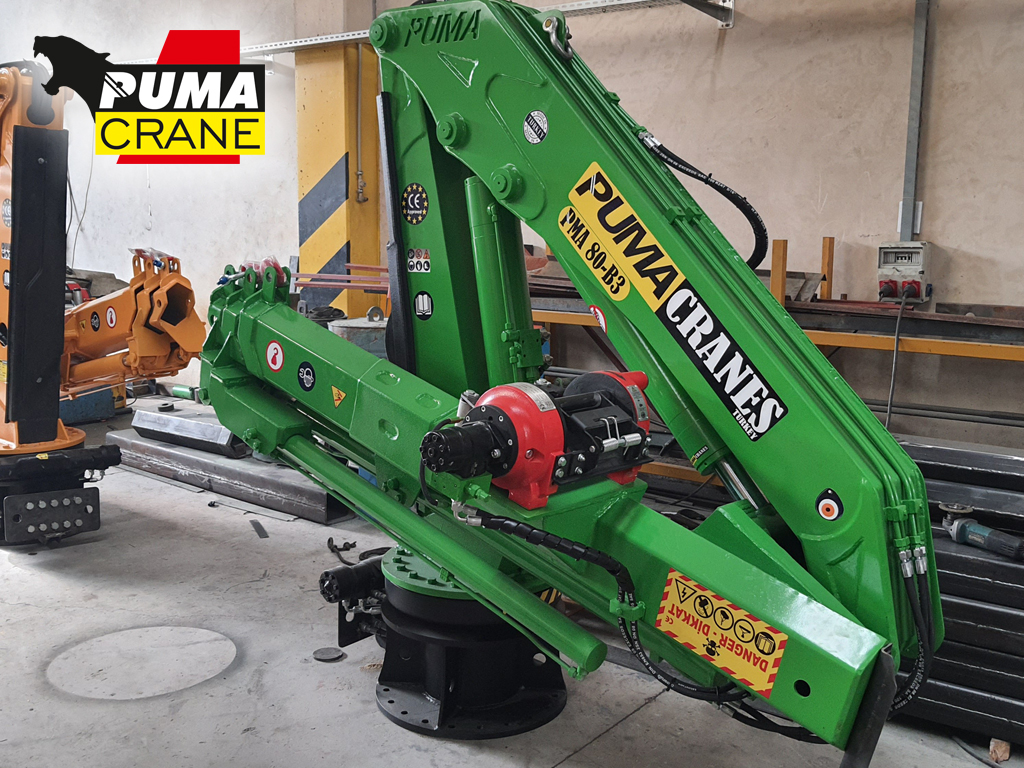 Puma marine crane manufacturing and installation