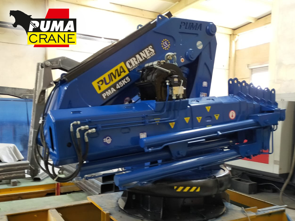 Puma marine crane manufacturing and installation