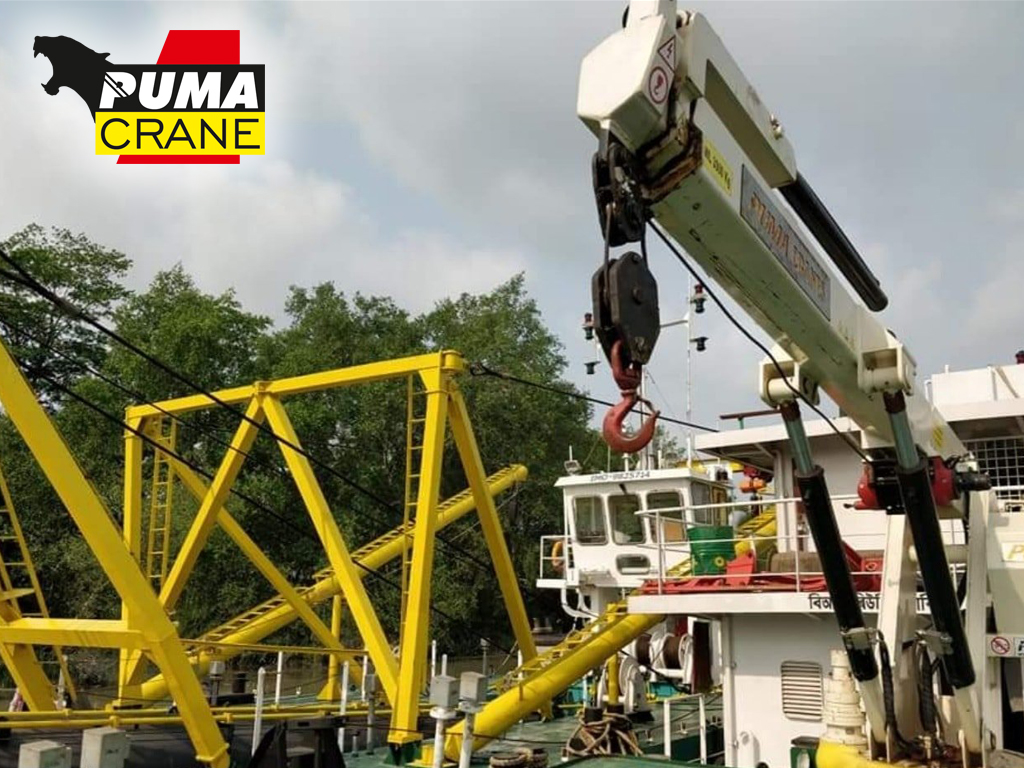 Puma marine crane manufacturing and installation