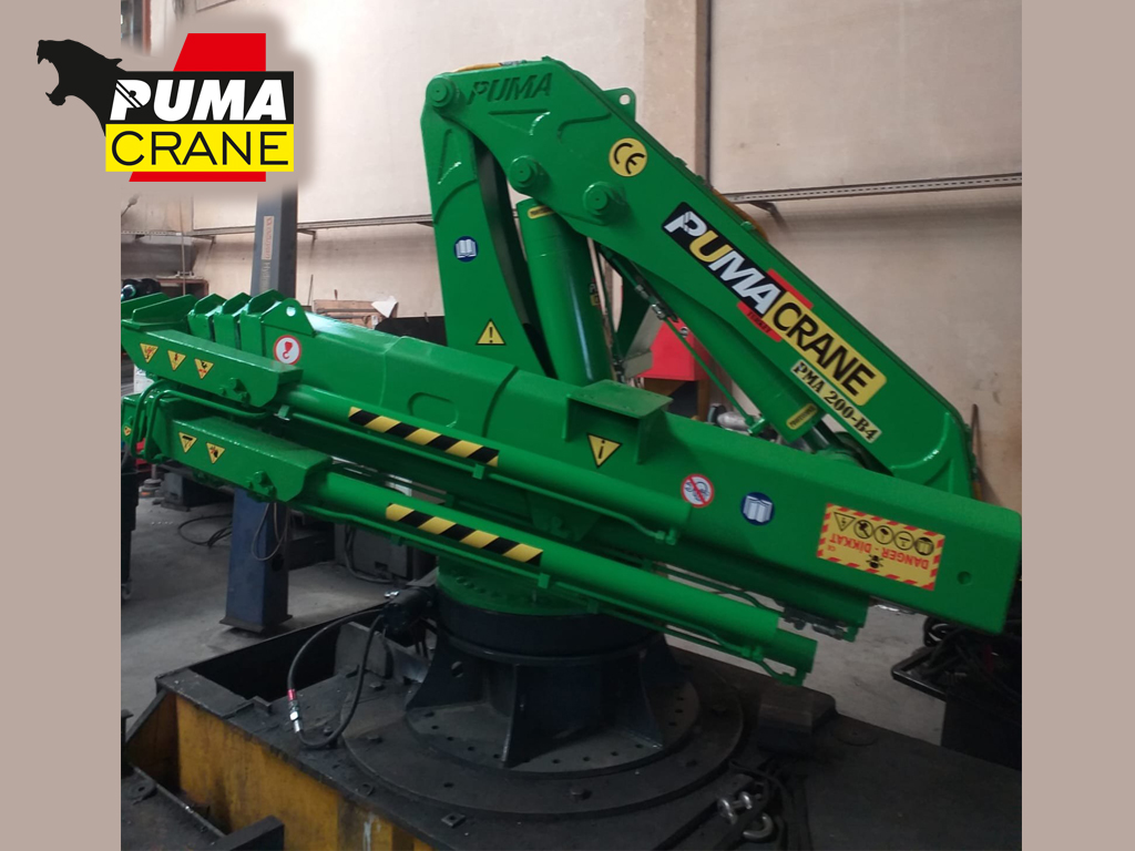 Puma marine crane manufacturing and installation