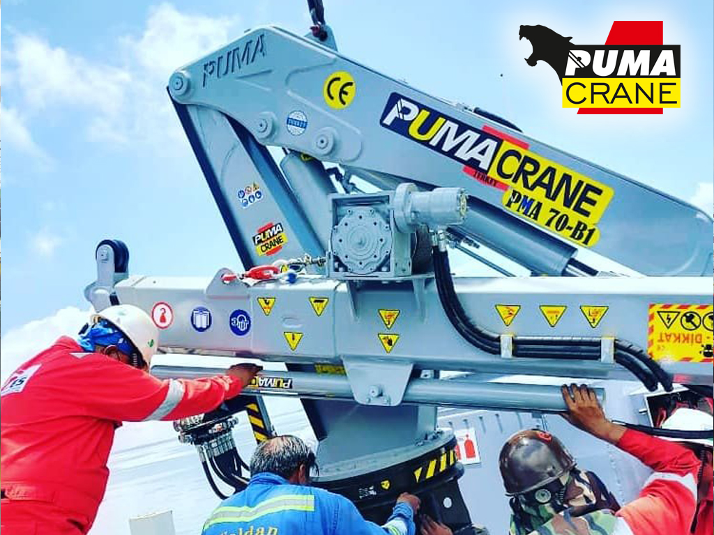 Puma marine crane manufacturing and installation