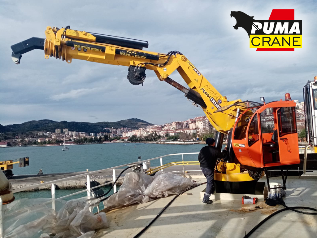 Puma marine crane manufacturing and installation