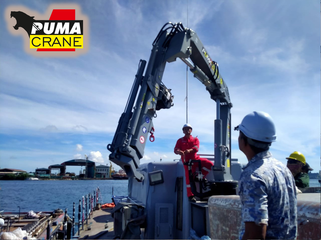 Puma marine crane manufacturing and installation