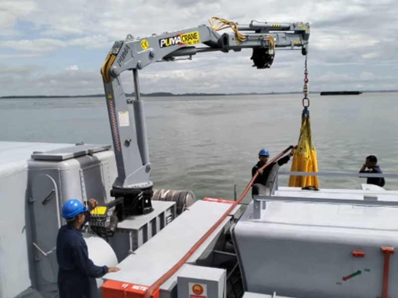 Puma marine crane manufacturing and installation