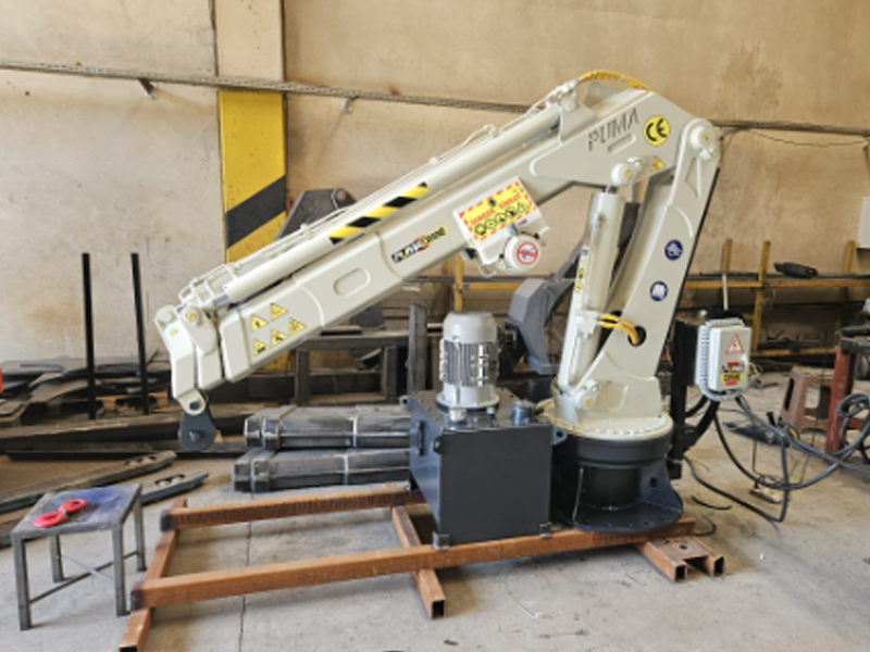 Puma marine crane manufacturing and installation